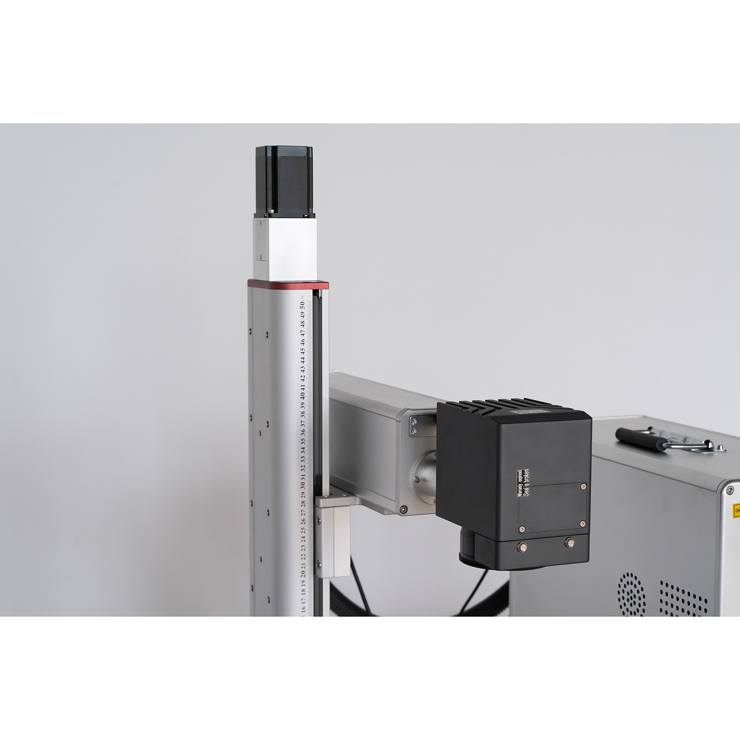 Ново позиционирање камере и позадински дисплеј Машина за ласерско гравирање влакнима за сечење за металну пластику